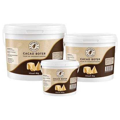100% Pure Cacaoboter (Ongeraffineerd) in drie emmers van 400g, 2kg en 4kg met bruine en beige etiketten van bonbonbutter